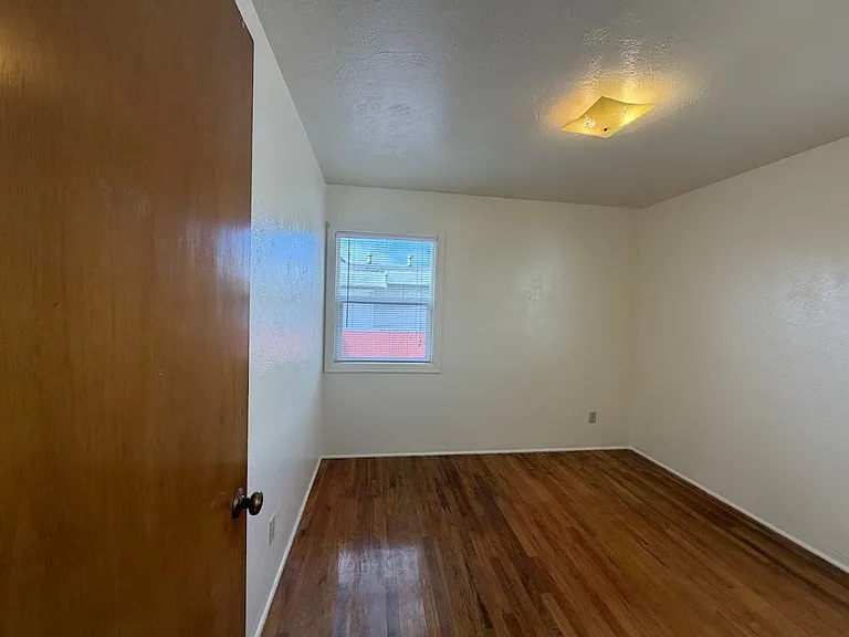 2231 Pine St — Photo 15