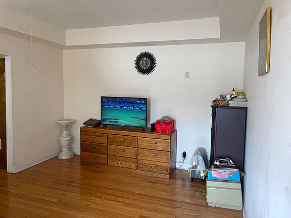 3rd image of 6431 N California Ave #2S