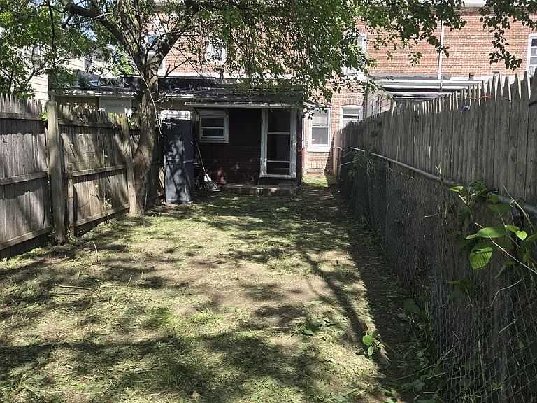 Randall Ave — Photo 11