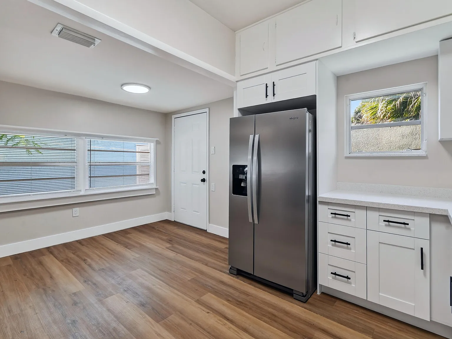 3 bed, 2.0 bath, 1274 sqft, $2,895 — Photo 4