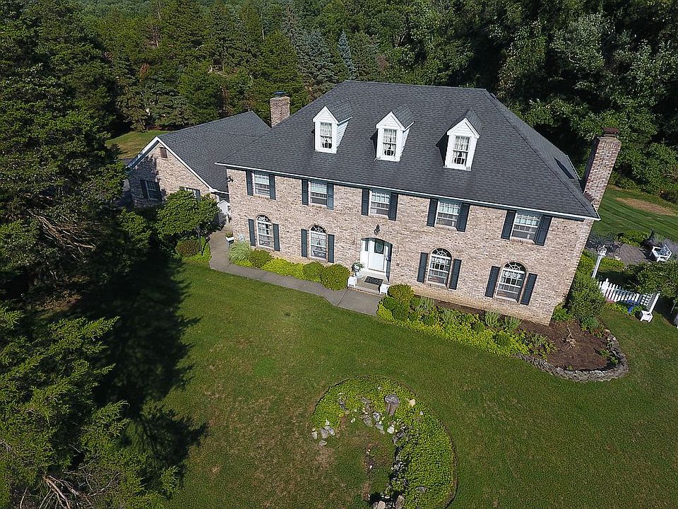 1st image of 70 Deire Dr