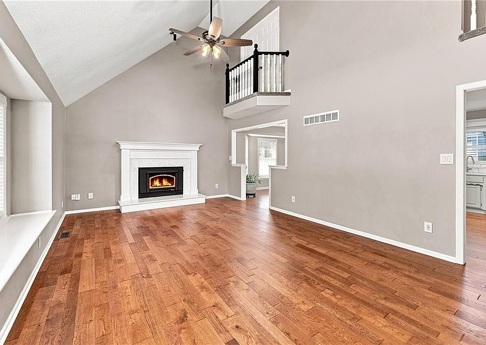 820 SE 11th Ter, Lees Summit, MO 64081 | Zillow