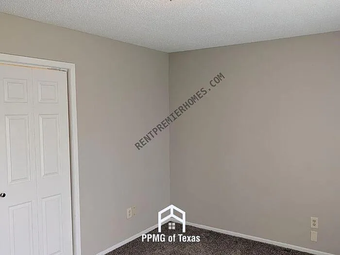 6912 Westglen Dr — Photo 6