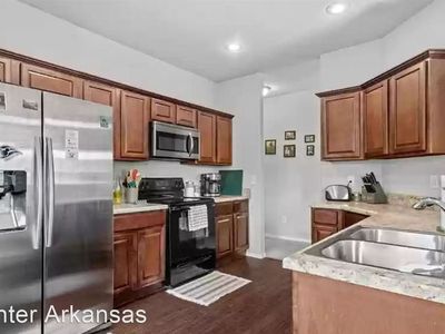 1362 S Splash Dr, Fayetteville, AR, 72701