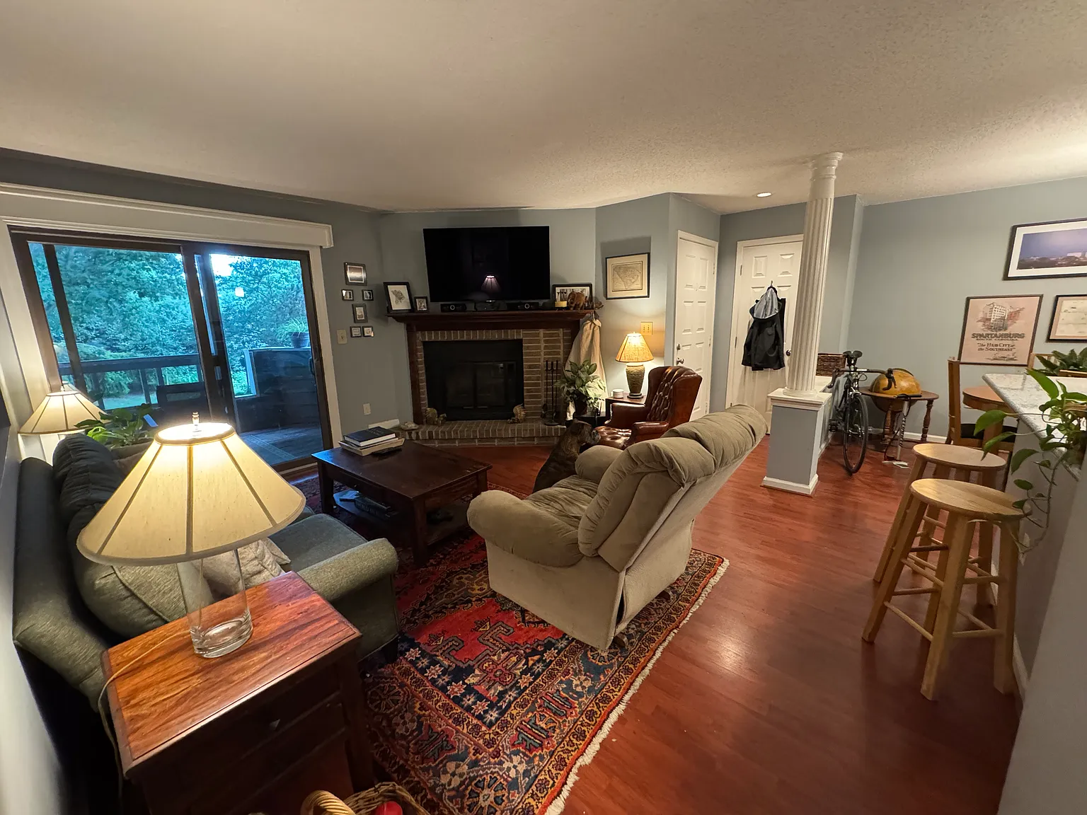 2 bed, 990 sqft, $1,800 — Photo 2