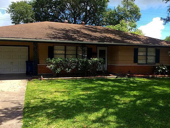 3rd image of 2910 Patricia St