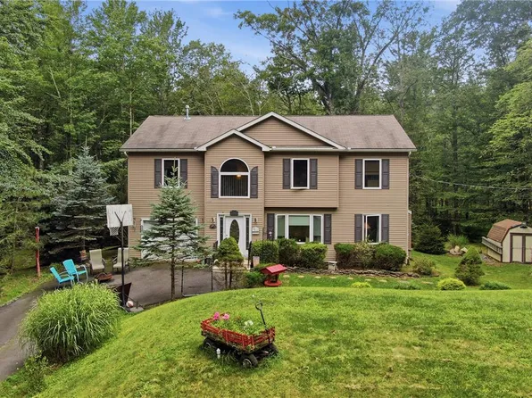110 Aaron Dr, Pocono Lake, PA 18347