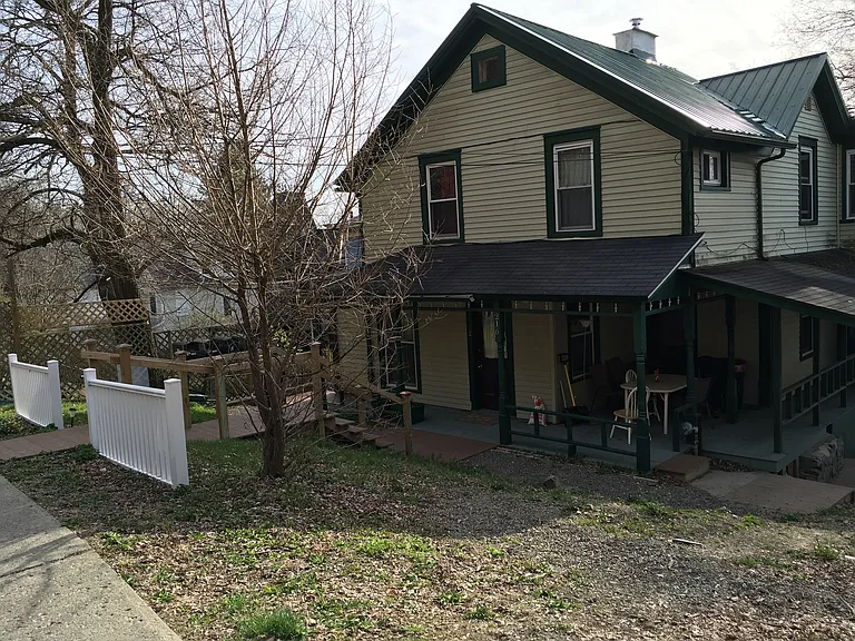 216 University Ave — Photo 56