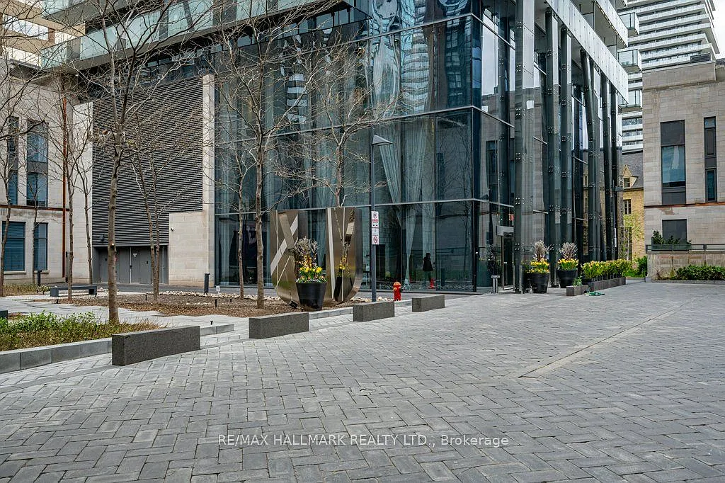 Building Photo - 1080 Bay St #1507