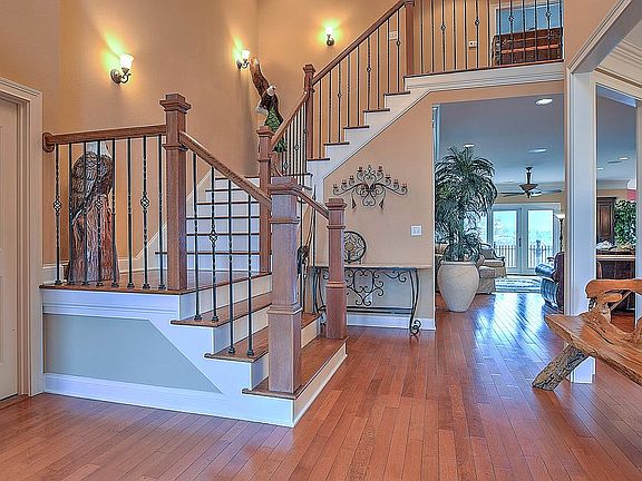 Entry.  Master Retreat to L