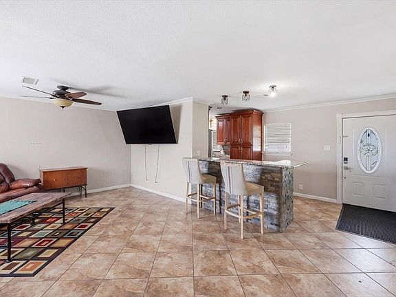 4th image of 1329 Beagle Rd
