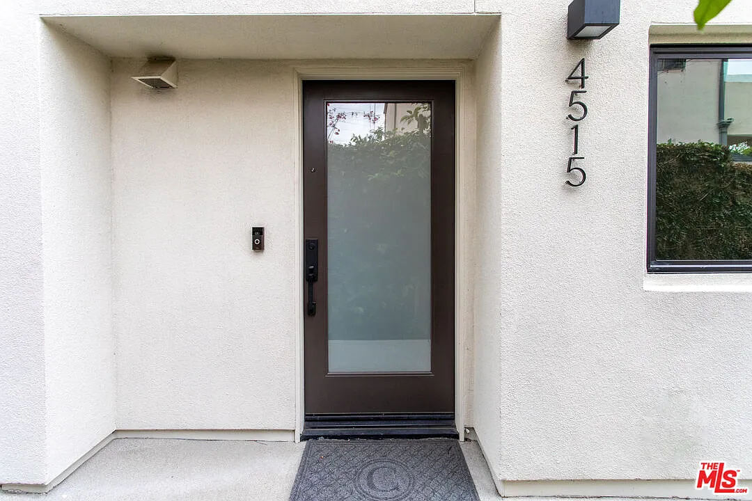 3 bed, 3.5 bath, 1703 sqft, $5,200 — Photo 3