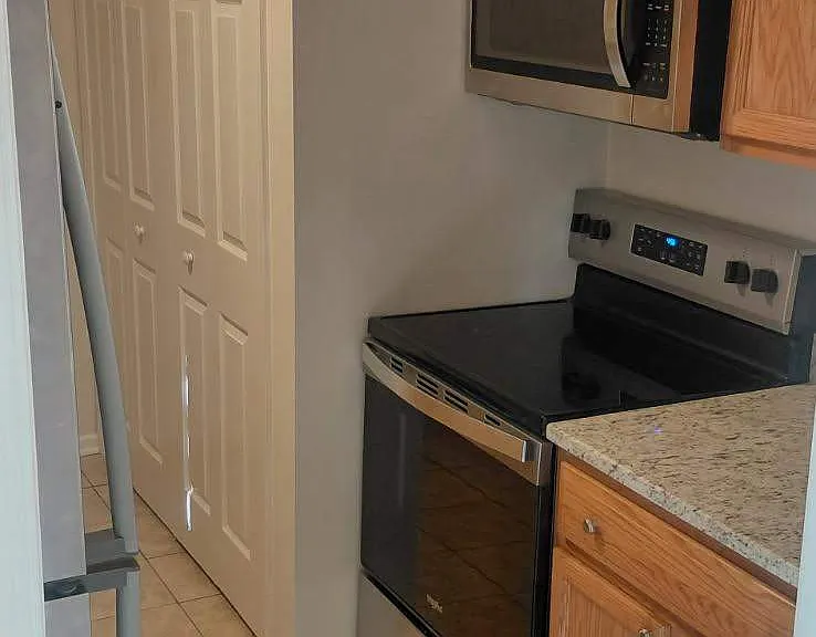 109 Madrid Ct — Photo 5
