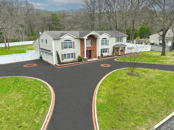 3 Sleepy Lane, Melville, NY 11747