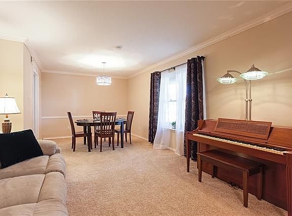 5th image of 1620 Villanova Dr