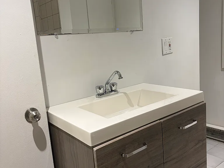 2422 Danforth Ave #5 — Photo 9