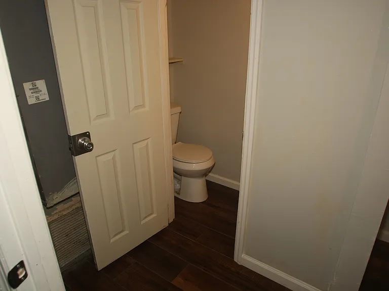352 Longwood St — Photo 5