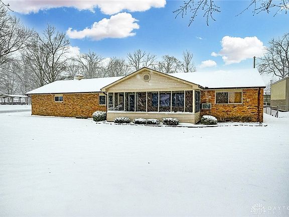 4th image of 613 E Harmon Dr