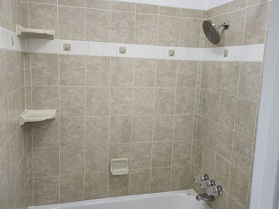 4th image of 5402 S Willow Ln