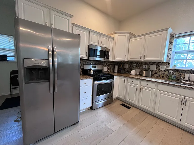 2420 Albion St — Photo 9