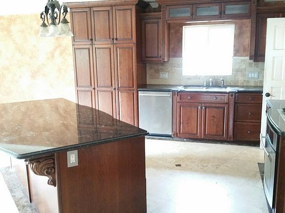 5th image of 2424 San Antonio Cres W
