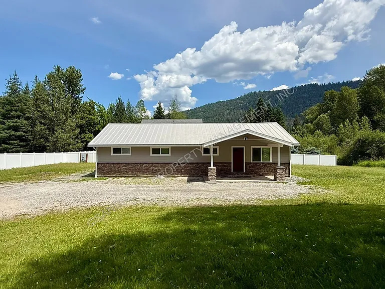 2087 Lower Pack River Rd — Photo 1