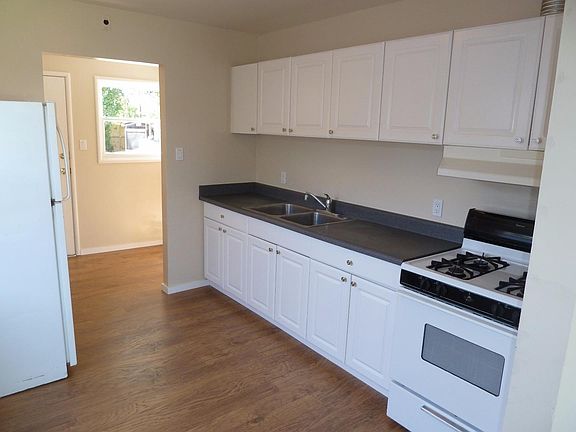 5th image of 3526 E Hills Dr