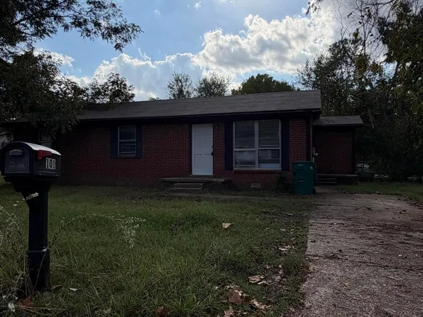 101 Charlotte Dr, Jackson, TN 38301
