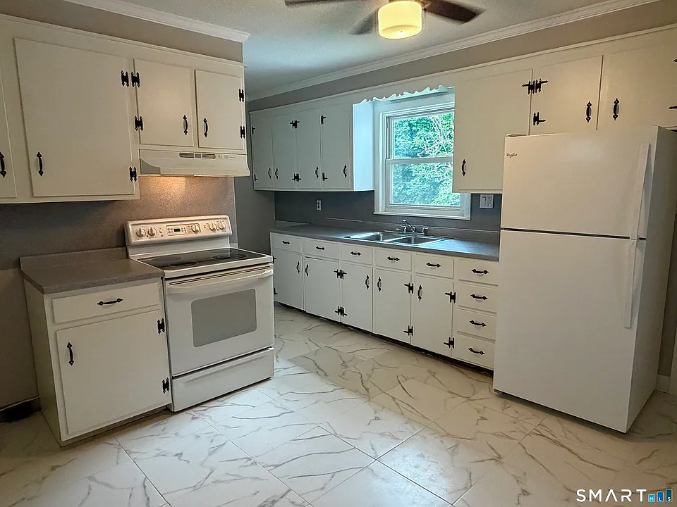 50 Coen St #2