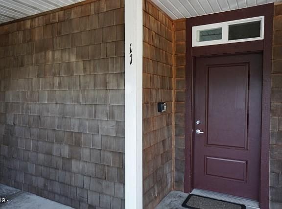 4th image of 1723 NW Harbor Ave #11