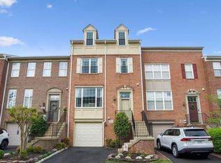 7404 Roudsby Ct, Alexandria, VA 22315