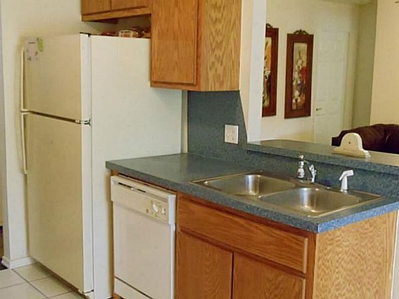 4th image of 2805 Lindsay Ln