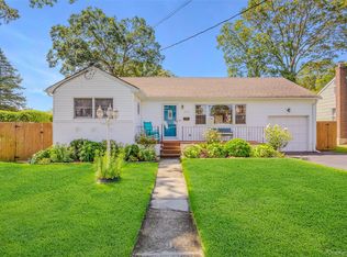 214 Cypress St, Massapequa Park, NY 11762