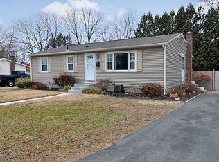 41 Calderwood Dr, Warwick, RI 02886