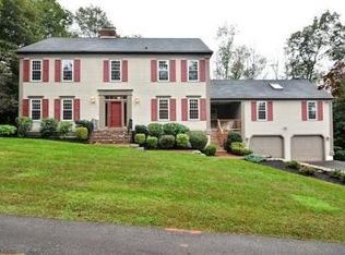 2 Stonehill Ln, Milton, MA 02186