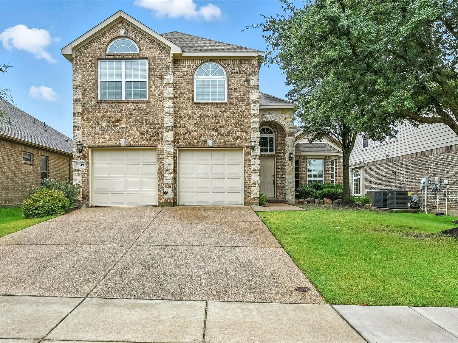 5 bed, 2776 sqft, $2,900 — Photo 1