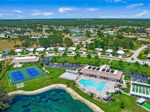 877 Charlemagne BLVD, NAPLES, FL 34112