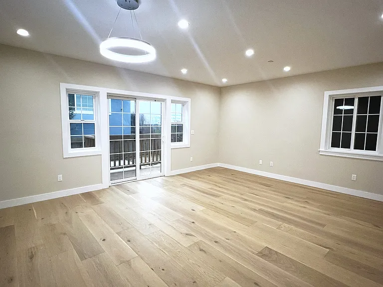 S Parkview Ave — Photo 1