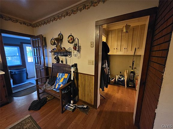 4th image of 209 Summit St