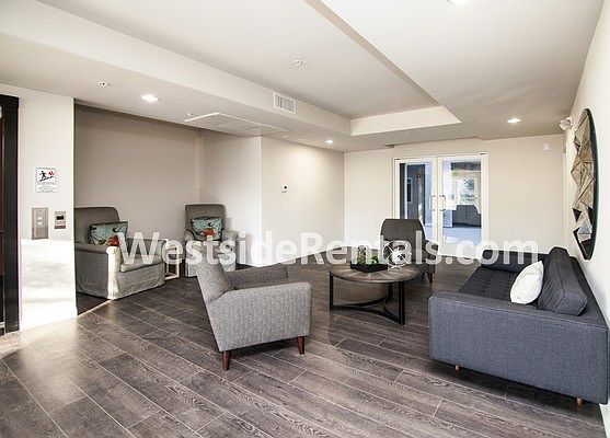 1st image of 5100 Woodman Ave APT 201