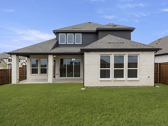 4th image of 6105 Lake Brook Dr