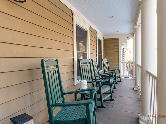 3rd image of 331 E Winchester Rd