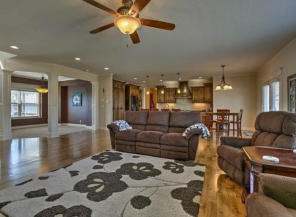 5th image of 12835 N Bellflower Ct