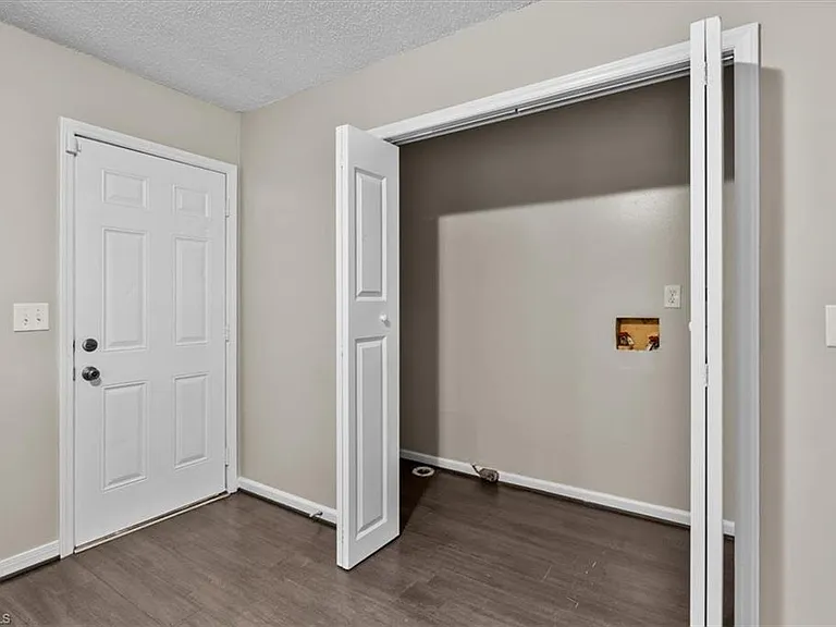 1307 Pearson St — Photo 9