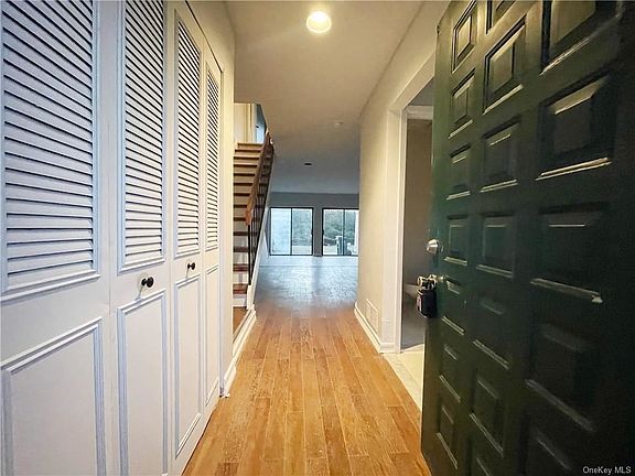 2nd image of 81 Arthur Ct