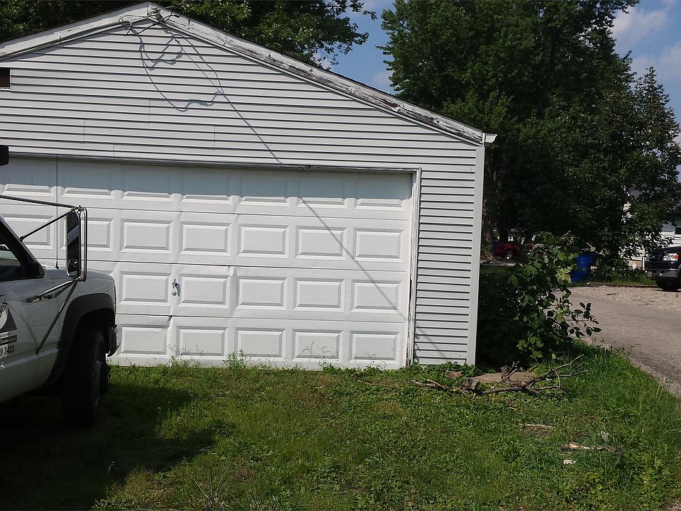2nd image of 3602 S Bank Rd NE