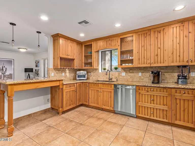 10069 E Paradise Dr — Photo 8