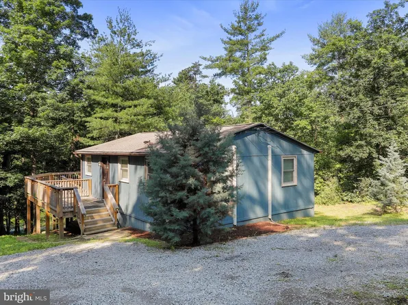 165 Village Dr, Hedgesville, WV 25427