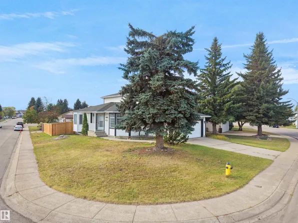 4103 28th Ave NW, Edmonton, AB T6L 4H2