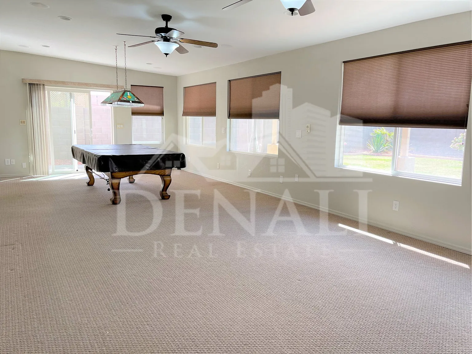 5 bed, 2.5 bath, 2567 sqft, $2,295 — Photo 2